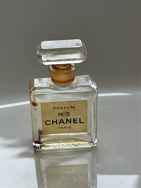 what size glass bottles did chanel make in the 1940s|how to date Chanel perfume.